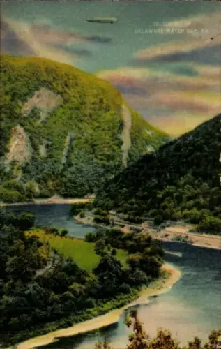 Ak Delaware Water Gap Monroe County Pennsylvania, Gesamtansicht, Zeppelin