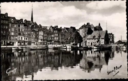 Ak Honfleur-Calvados, Die Kais und die Statthalterei