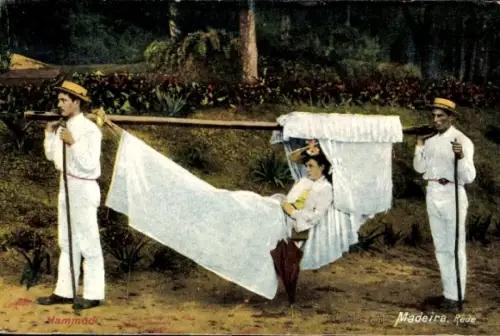 Ak Insel Madeira Portugal, Träger mit Frau im Sessel