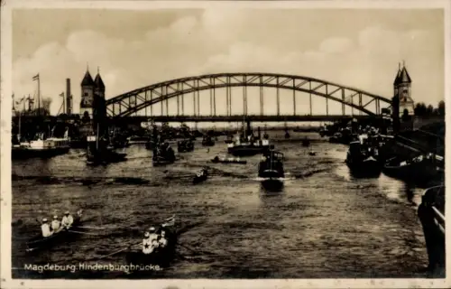 Ak Magdeburg an der Elbe, Hindenburgbrücke, Schiffe auf dem Wasser,  