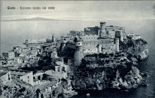 Ak Gaeta Lazio, Schloss, Küstenansicht, Meer,  Gebäude