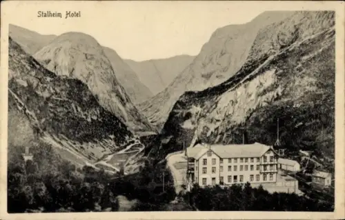 Ak Stalheim Norwegen, Stalheim Hotel, Gebirgslandschaft, Fluss, Berge