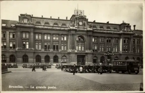Ak Bruxelles Brüssel, Bruxelles, La grande poste,  Gebäude, Autos, Schwarz-Weiß-Foto