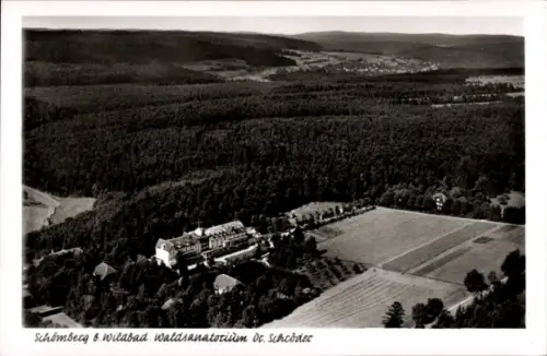 Ak Bad Wildbad im Schwarzwald, Luftaufnahme Waldsanatorium Dr. Schröder, Wald, Felder