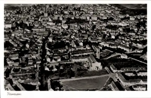 Ak Pirmasens am Pfälzerwald, Luftaufnahme von  viele Häuser, Straßen, Kirche