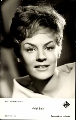 Ak Sängerin und Schauspielerin Heidi Brühl, Portrait