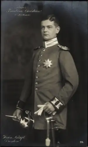 Ak Prinz Friedrich Christian von Sachsen, Portrait in Uniform, Pickelhaube