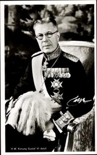 Ak König Gustav Adolf VI. von Schweden, Portrait in Uniform, Orden