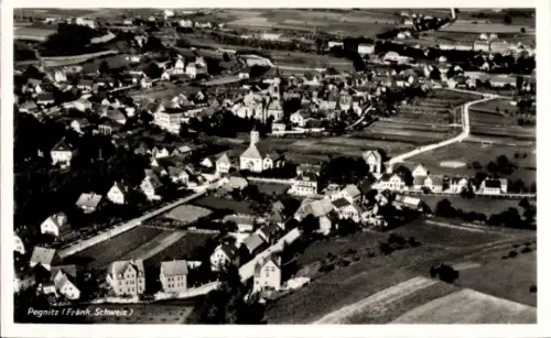 Ak Pegnitz in Oberfranken, Luftaufnahme von  Häuser, Straßen, Landschaft