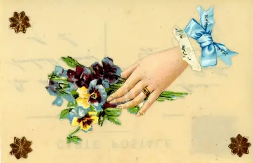 Zelluloid Ak Kitsch, Weibliche Hand, Stiefmütterchen