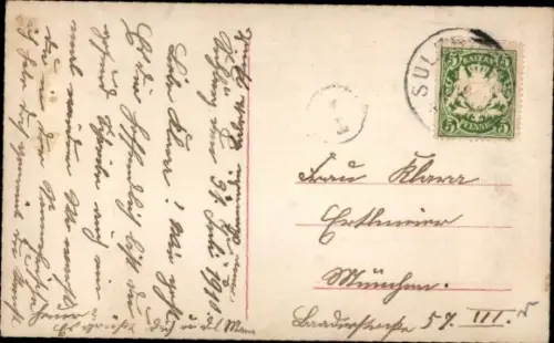 Ak Damenmodel mit garniertem Mülleimer als Kopfbedeckung