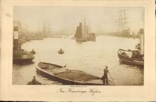 Ak Hapag Dampfer Hamburg, Doppelschraubendampfer, Hafenansicht, Boote, Schiffe, Nebel,  Aufnahme