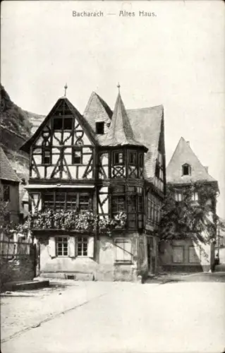 Ak Bacharach am Rhein,  Altes Haus, Fachwerk,  Architektur
