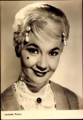 Ak Schauspielerin Liselotte Pulver, Portrait