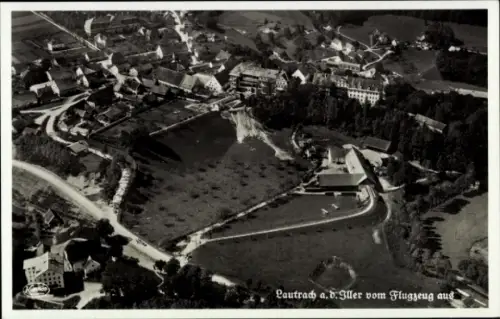 Ak Lautrach an der Iller Schwaben Unterallgäu, Luftaufnahme von  Blick vom Flugzeug, ländliche Um
