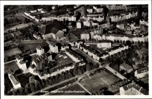 Ak Kassel in Hessen, Luftaufnahme von  Stadthalle, Wohngebäude