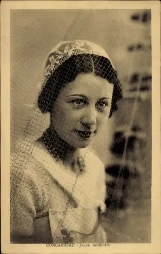 Ak Concarneau Finistère, Jeune sardinière