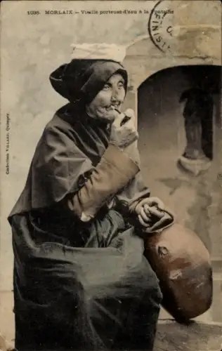 Ak Morlaix Finistère, Wasserträgerin, rauchende Frau in bretonischer Tracht