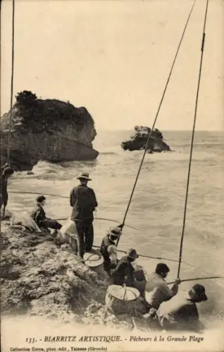 CPA Biarritz Pyrénées Atlantiques, Pécheurs à la Grande Plage