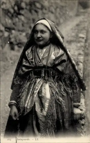 CPA Montagnarde, Frau in Tracht