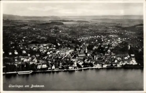 Ak Überlingen am Bodensee, Luftaufnahme von Überlingen, Bodensee, Stadtansicht, Wasserfront