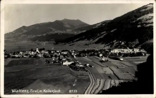 Ak Wattens in Tirol,  Tirol, m.Kellerjoch, Landschaft, Berge, Dorf