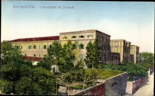 Ak Beirut Beyrouth Libanon, Vorderansicht der Université St. Joseph, grüne Bäume, Gebäude