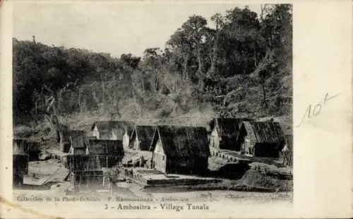 CPA Ambositra Madagascar, Village Tanala