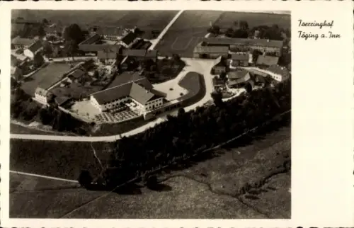 Ak Töging am Inn Oberbayern, Das Bild zeigt eine Luftaufnahme des Toeckinghofs in Töging a. Inn.
