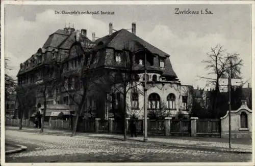 Ak Zwickau in Sachsen, Dr. Gaugele's orthopädisches Institut,  Gebäude mit Bäumen
