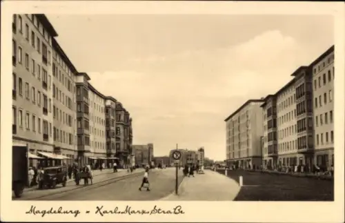 Ak Magdeburg an der Elbe,  Karl-Marx-Straße, Straßenansicht, Fahrzeuge, Menschen