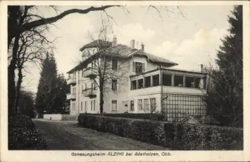 Ak Adelholzen Siegsdorf in Oberbayern, Genesungsheim ALZING, bei  Obb., Gebäude, Bäume, Straße