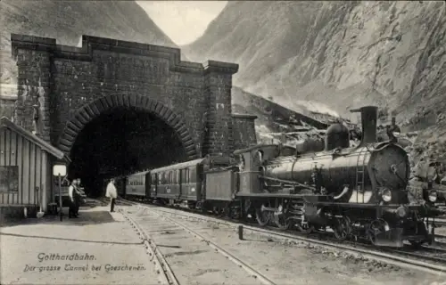 Ak Göschenen Goeschenen Kanton Uri, Dampflok, Tunnel, Gotthardbahn, Personen am Gleis