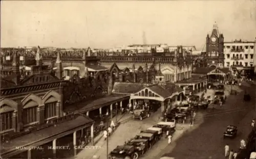 Ak Calcutta Kolkata Kalkutta Indien, Marktansicht, Autos,  Gebäude, Uhrturm, Calcutta