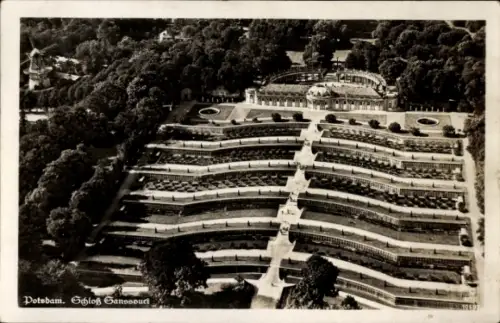 Ak Potsdam Sanssouci, Luftaufnahme von Schloss Sanssouci,  Gartenanlagen,  