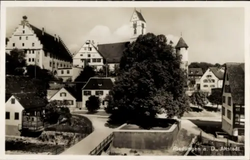Ak Riedlingen an der Donau Württemberg, Riedlingen a. D., Altstadt,  Gebäude, Bäume, Straßenansic