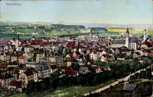Ak Ravensburg in Württemberg Oberschwaben, Landschaftsaufnahme von  Häuser, Kirchen, grüne Hügel
