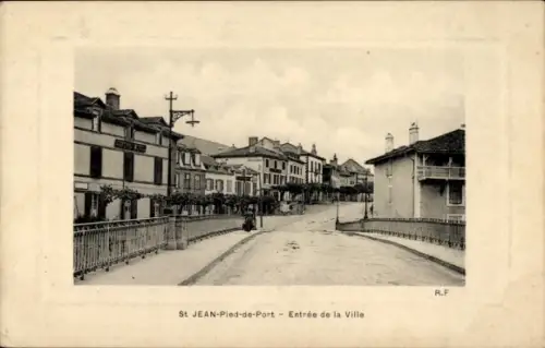 CPA Saint Jean Pied de Port Pyrénées Atlantiques, Entree de la Ville