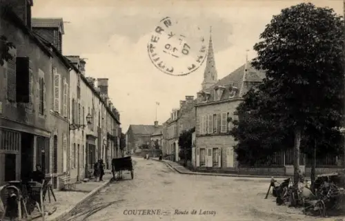 Ak Couterne Orne, Straße in  Wagen, Häuser, Poststempel, Route de Lassay