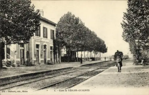 Ak Yèbles Guignes Seine et Marne, Bahnhof, Gleisansicht