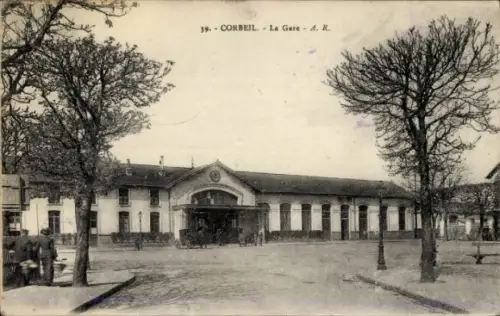 Ak Corbeil Essonne, Bahnhof  Bäume, Menschen, 