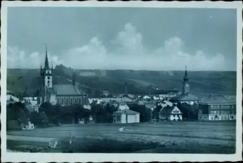 Ak Polička Politschka Region Pardubice, Gesamtansicht, Kirche