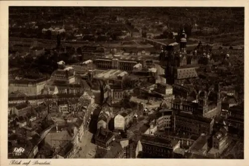 Ak Dresden Altstadt, Luftaufnahme von  Stadtansicht,  Gebäude, keine Persönlichkeiten