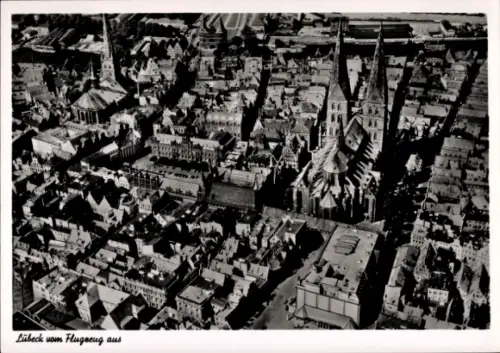 Ak Hansestadt Lübeck, Lübeck von oben, alte Stadtansicht, Flugzeugaufnahme