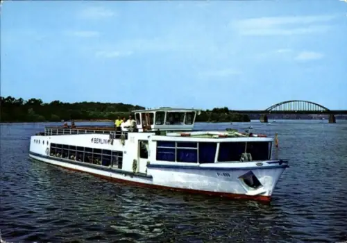 Ak Ausflugsschiff MS Berlin, VEB Verkehrsbetriebe Potsdam, Weiße Flotte