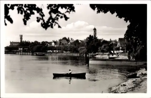 Ak Langenargen am Bodensee, Bodensee,  Boot auf dem Wasser, Ufer mit Bäumen, Wolken