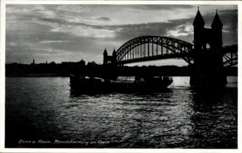 Ak Bonn am Rhein, Bonn a. Rhein, Abendstimmung am Rhein, Brücke, Boot