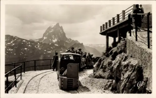 Ak Artouste Fabrèges Pyrénées-Atlantiques, Le petit Train et le Pie du Midi d'Ossau