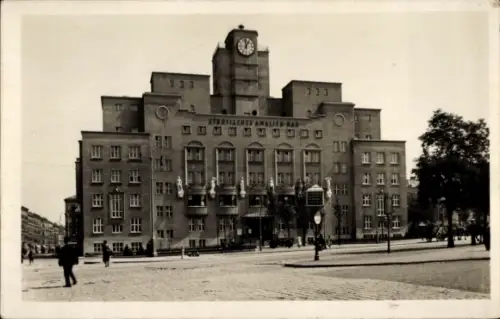 Ak Wien 10, Städtisches Amalienbad, Uhr, Menschen, Bäume, Straße