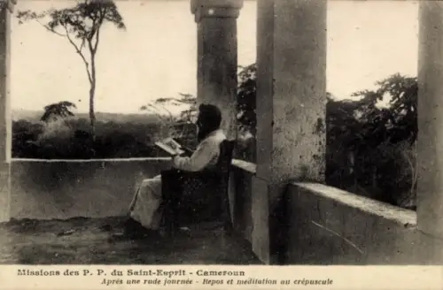 Ak Kamerun, Mission des Heiligen Geistes, lesender Missionar